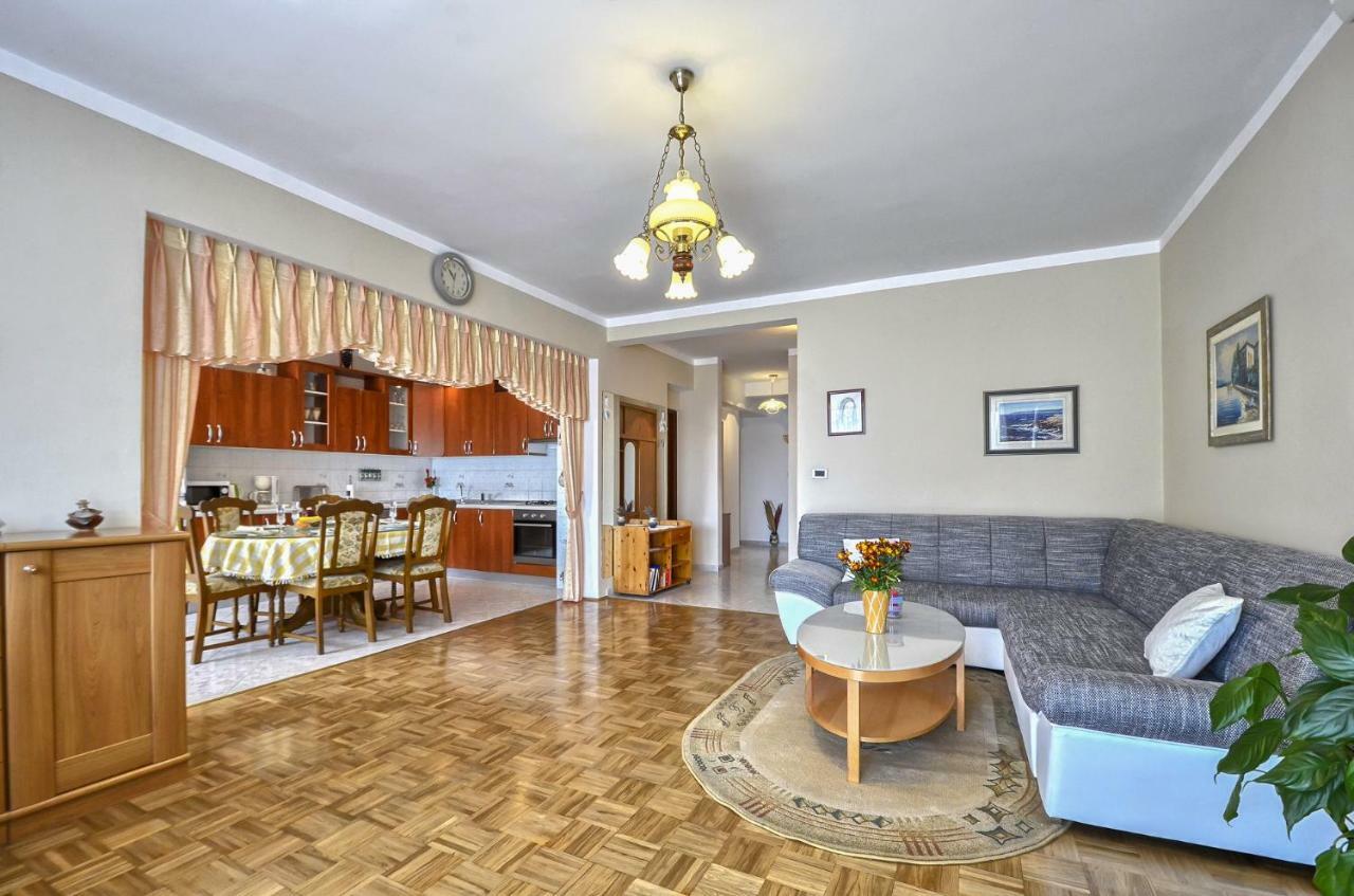 Apartment Pecirep Pula Exterior photo